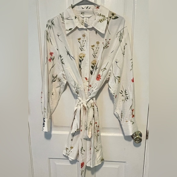 H&M Dresses & Skirts - H&M floral shirt dress